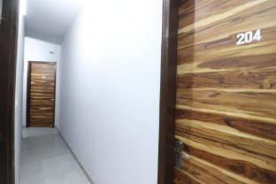 twamev couple friendly rajouri garden by the arrow