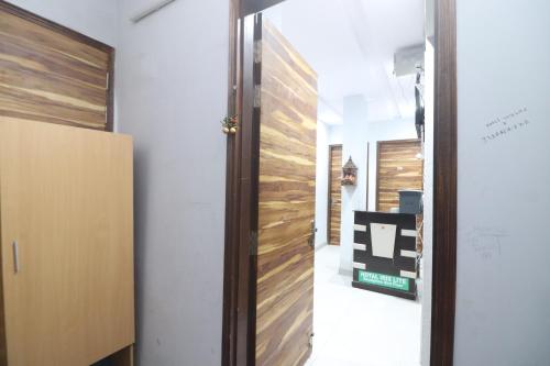 twamev couple friendly rajouri garden by the arrow