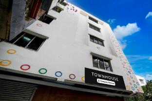 hotel o chinar park near airport