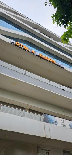 hotel 4 season