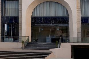 hotel o by oyo the suresh mahal resort