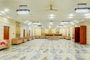 Hotel O By Oyo The Suresh Mahal Resort,Plot No-5   6, Govind Enclave, Saini Marg, Ma Karani Colony, Harnathapura, Jhotwara,4 star