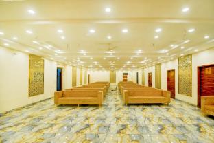 Hotel O By Oyo The Suresh Mahal Resort,Plot No-5   6, Govind Enclave, Saini Marg, Ma Karani Colony, Harnathapura, Jhotwara,4 star