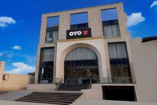 hotel o by oyo the suresh mahal resort