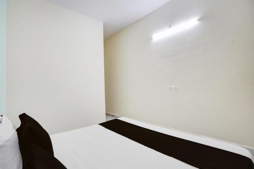 spot on hotel royal inn babupet railroad station
