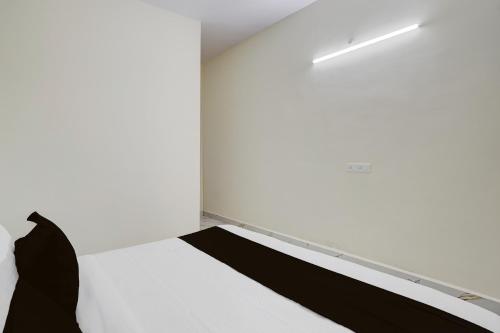 Spot On Hotel Royal Inn Babupet Railroad Station,,3 star