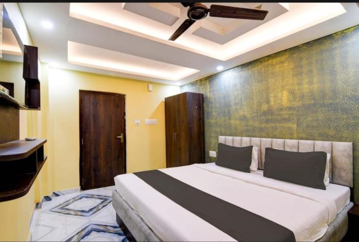 the crown inn madhyamgram