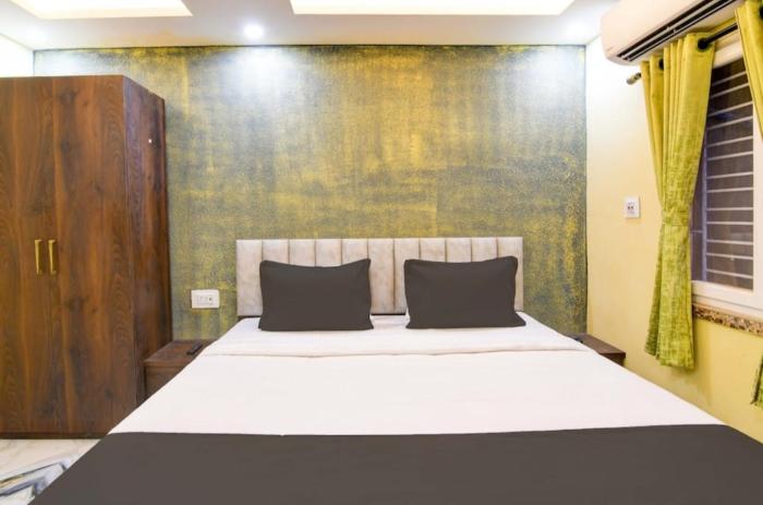 the crown inn madhyamgram