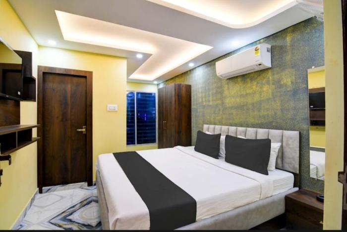 the crown inn madhyamgram