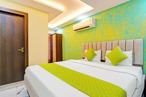 the crown inn madhyamgram