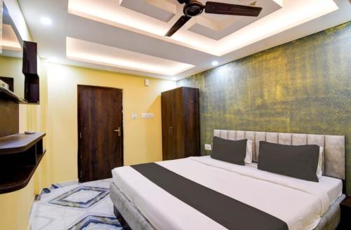 the crown inn madhyamgram