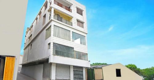 the crown inn madhyamgram