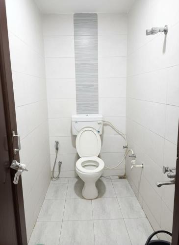 Kalyanam Hotel And Marriage Hall,Chowk - Madhavpur Road, Near Santoshi Mata Mandir, Gauriganj, Uttar Pradesh 227409,3 star