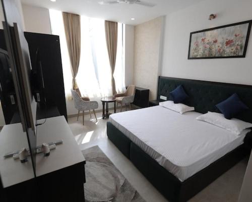 Hotel Rajshree,,3 star