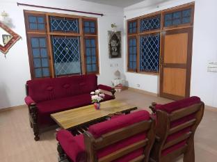 the pine view home stay