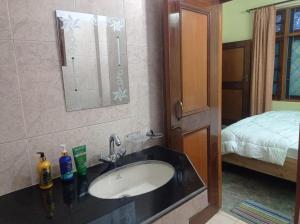 the pine view home stay