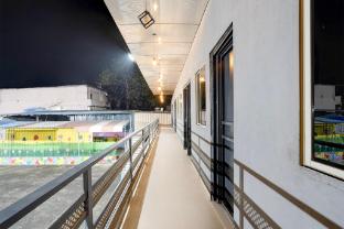 Hotel O The Lotas Gardan,2, Old A B. Road Kshipra,4 star