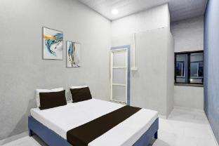 Hotel O The Lotas Gardan,2, Old A B. Road Kshipra,4 star