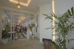 mayfair suites