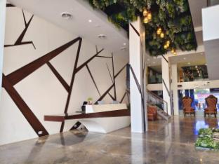 Hotel The Crown Town,,3 star