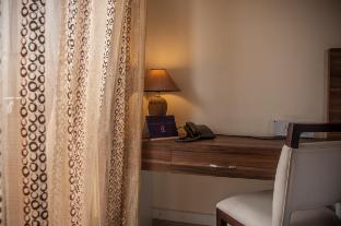 astra hotels and suites electronic city