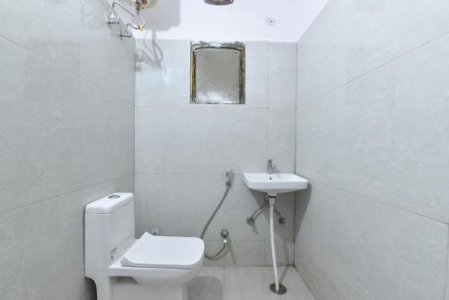 hotel sapphire stay vivek vihar