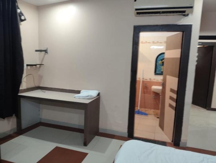 hotel sapphire stay vivek vihar