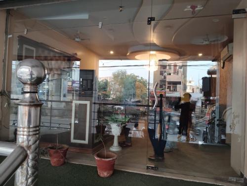 hotel sapphire stay vivek vihar