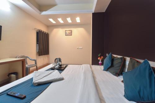 hotel sapphire stay vivek vihar