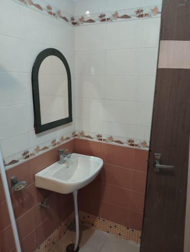 hotel sapphire stay vivek vihar