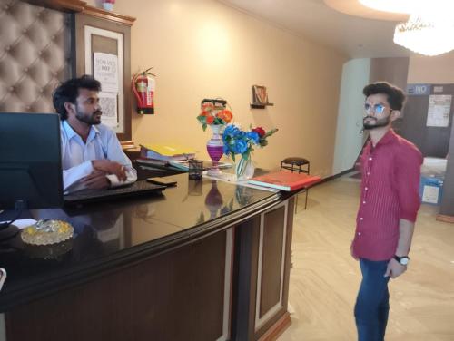 hotel sapphire stay vivek vihar