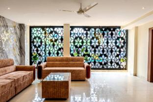 Hotel Ms Chola,,2 star