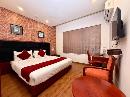 C Suites Lotus Park Bengaluru Karnataka,,5 star