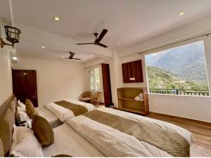 kedarkhand hotel