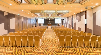 the siamese hotel pattaya by pcl