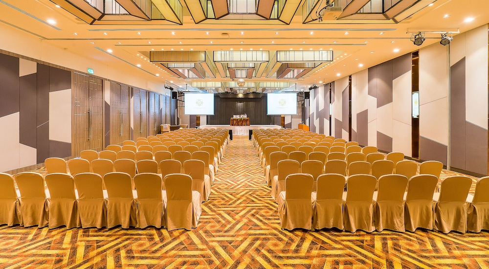 the siamese hotel pattaya by pcl