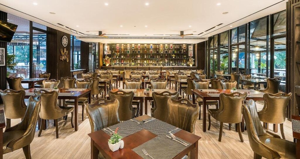 the siamese hotel pattaya by pcl