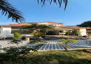 shr resort