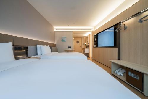 Ji Guangzhou Shangxiajiu Pedestrian Street Chenjiaci Hotel,,4 star