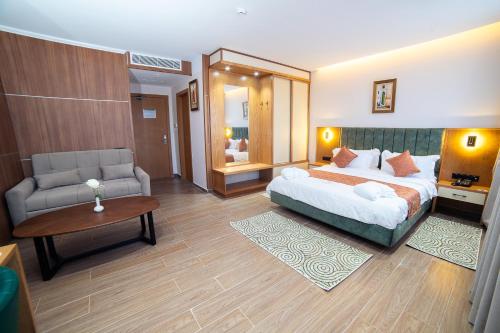 Hotel Barkat,,4 star
