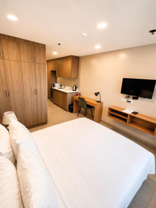 milton hotel makati
