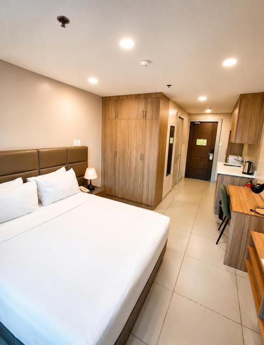 milton hotel makati