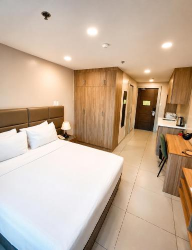 milton hotel makati