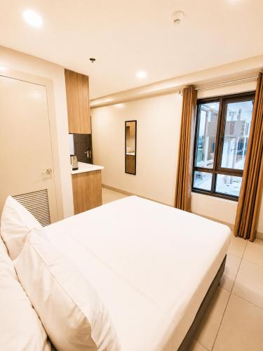 milton hotel makati