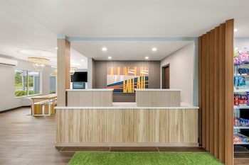 Spark By Hilton Freeport,107 Us Route 1,2 star