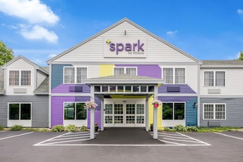 Spark By Hilton Freeport,107 Us Route 1,2 star