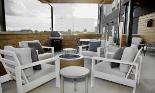 livsmart studios by hilton clarksville