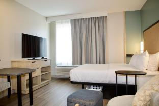 livsmart studios by hilton clarksville