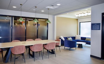 livsmart studios by hilton clarksville