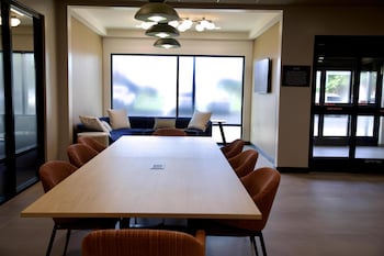 livsmart studios by hilton clarksville